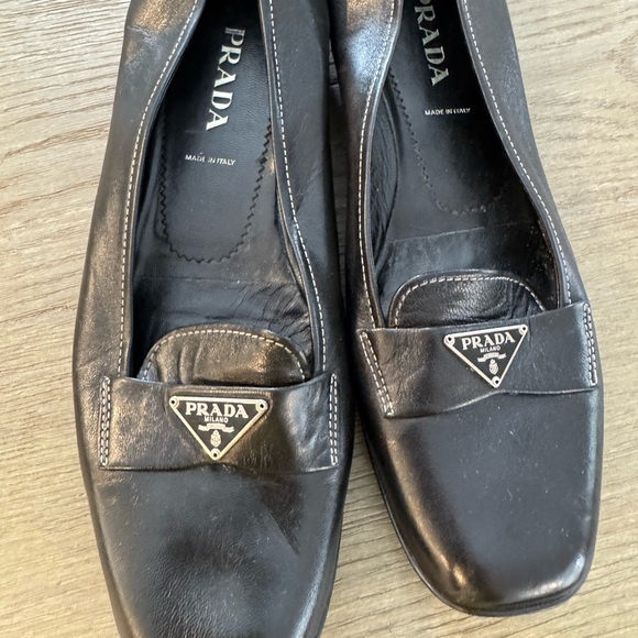 PRADA Black Leather Triangle Logo Flats Loafers size 38 Rare - Picture 1 of 10
